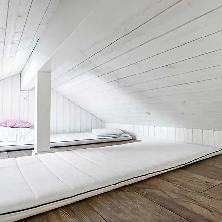 Dom wakacyjny Within Walking Distance To The Water