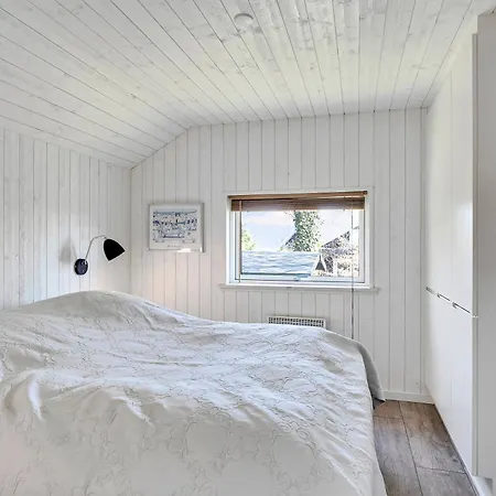 Vakantiehuis Within Walking Distance To The Water