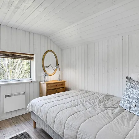 Vakantiehuis Within Walking Distance To The Water