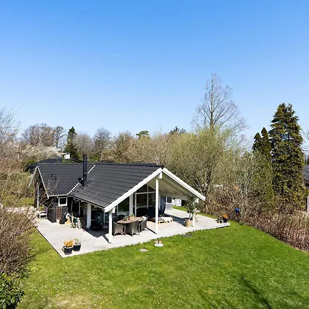 Within Walking Distance To The Water * Vejby
