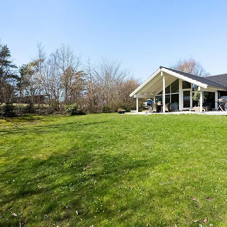 Vakantiehuis Within Walking Distance To The Water Vejby